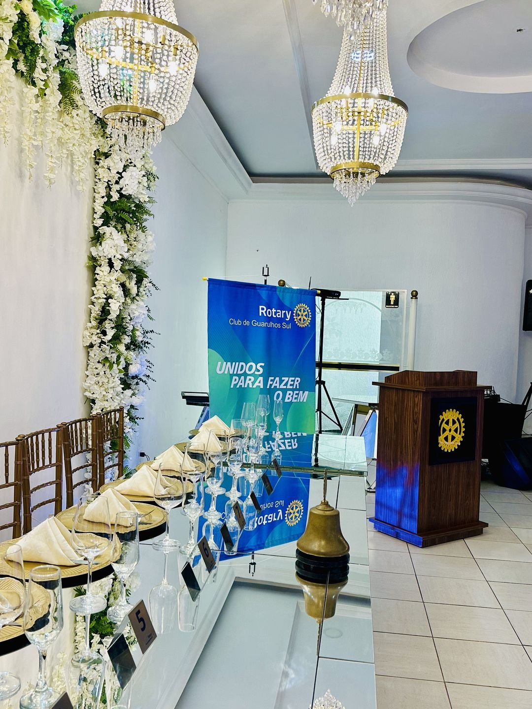 Salão do Estrela Buffet montado em formato imperial para evento corporativo